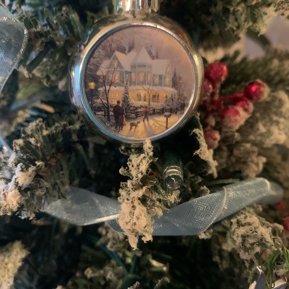 THE BRADFORD EXCHANGE, Thomas Kinkade, pre lit flocked, table top Christmas tree - Picture 2 of 10